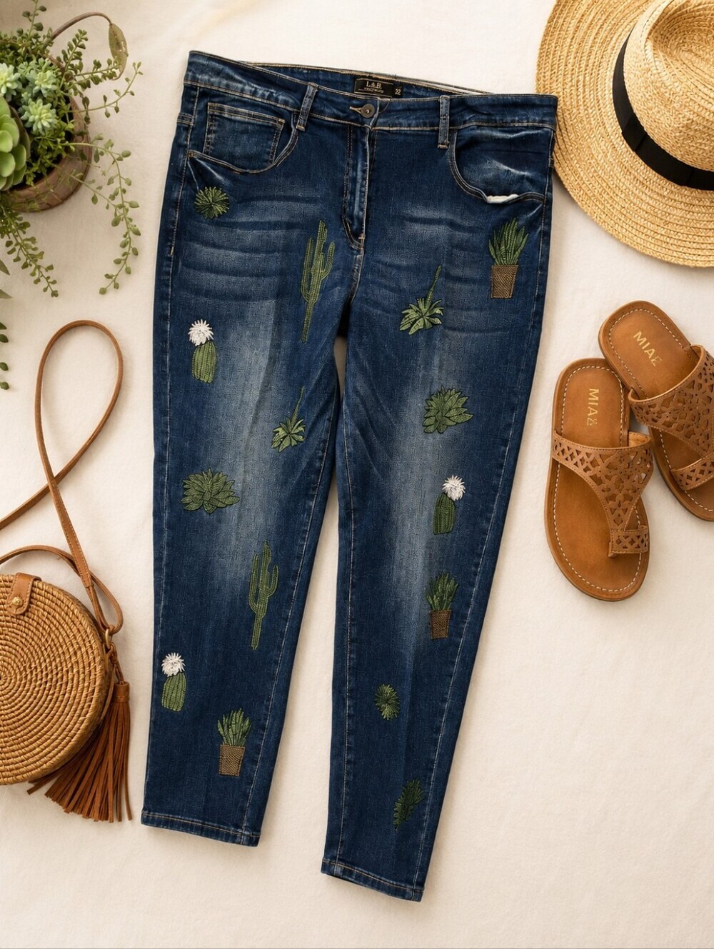 LUCKY & BLESSED Boyfriend Cactus Embroydered Stretchy Denim Jeans. Ladies 22